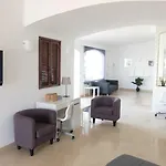 Roca Belmonte Αλμπουφέιρα