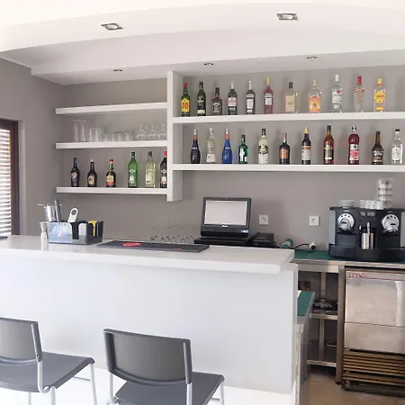 Roca Belmonte Αλμπουφέιρα